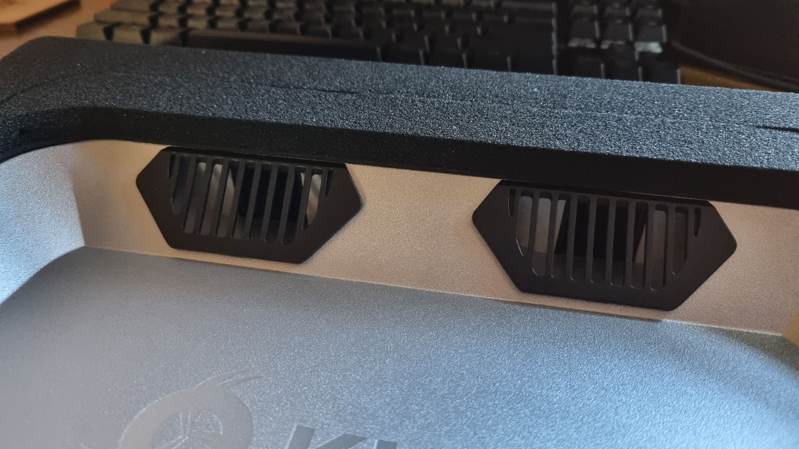 Assorted images of the Klim Everest laptop cooler, and everything included inside the box
