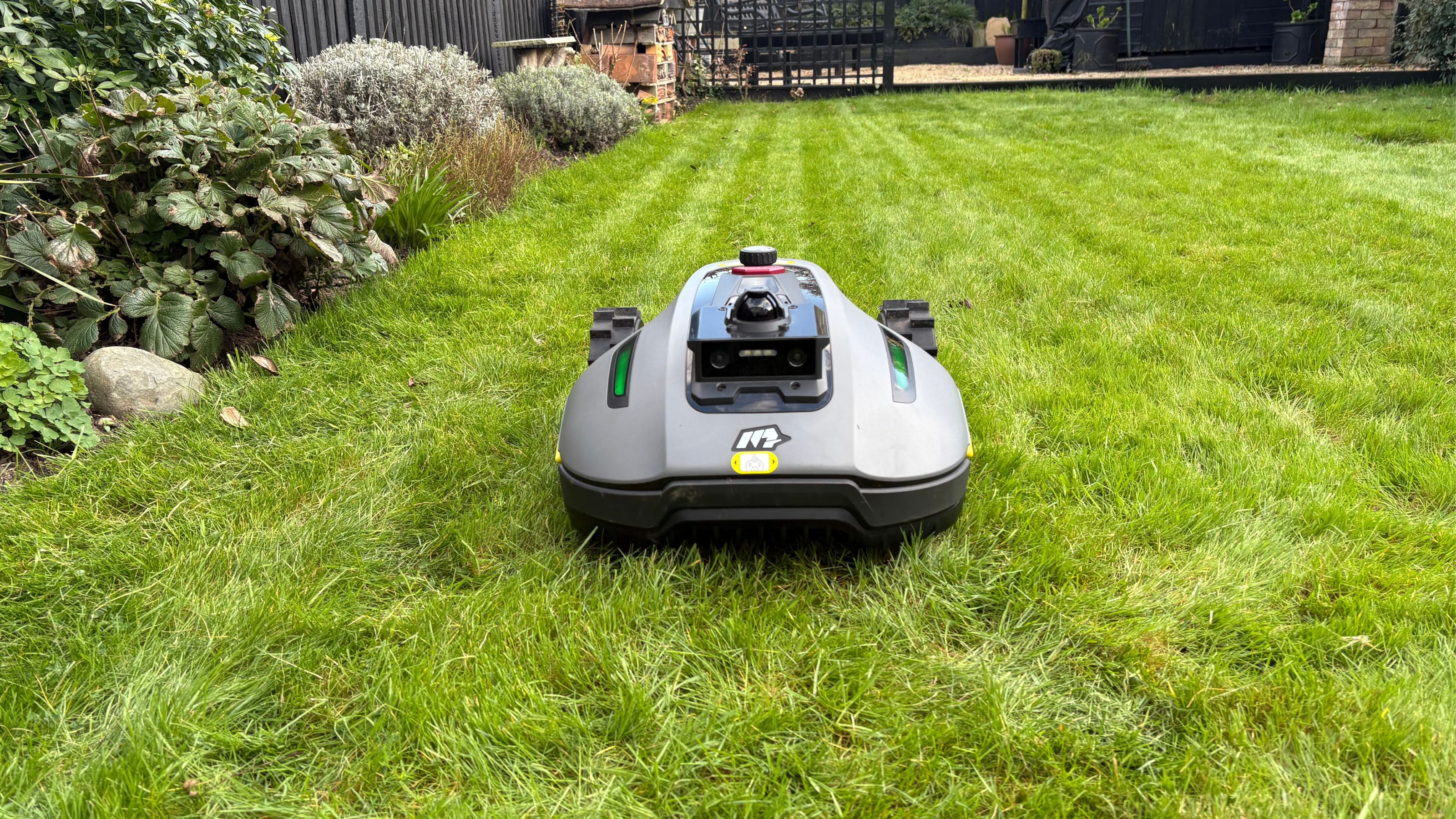 Mammotion YUKA Mini 2 1000 Robot Lawn Mower mowing lawn