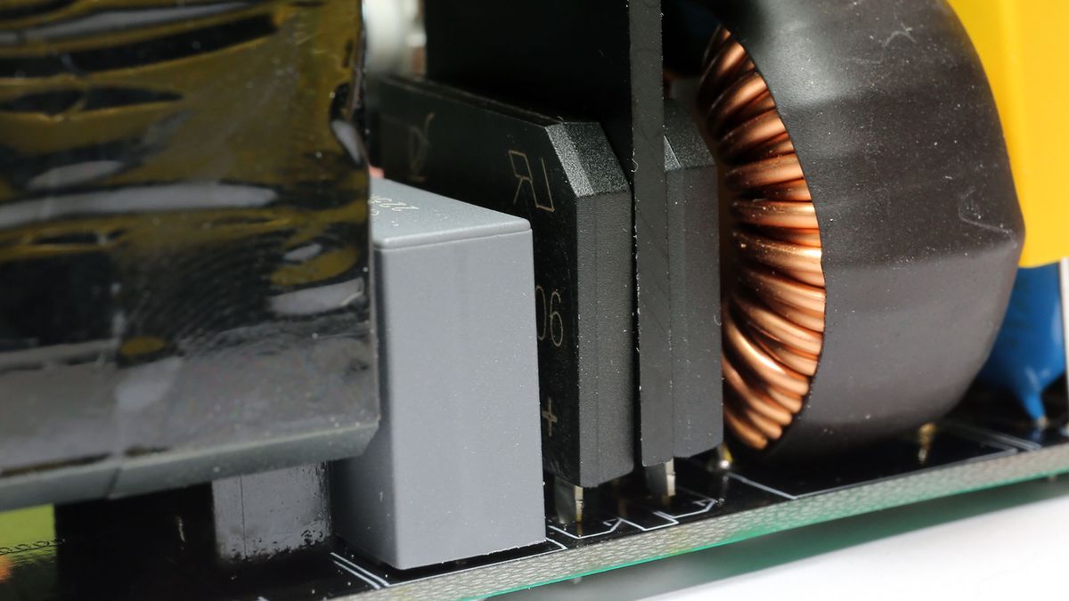 Gigabyte UD1000GM PG5