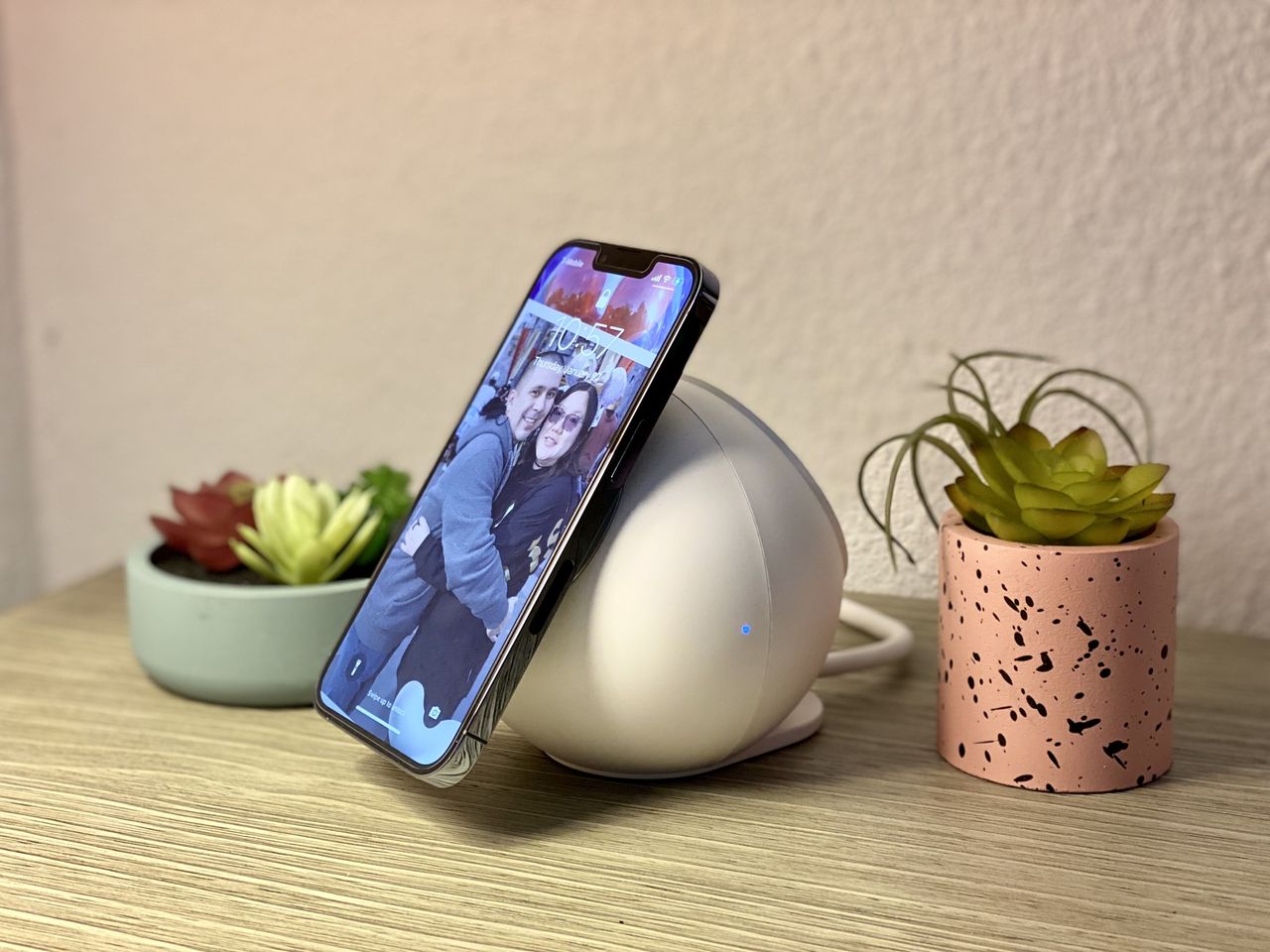 Anker 637 Maggo Magnetic Desktop Charging Station Side Charge Hero