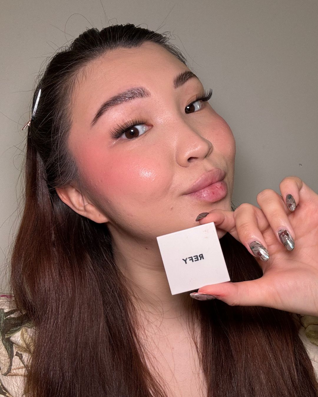 Denise Primbet testing the REFY Cream Blush