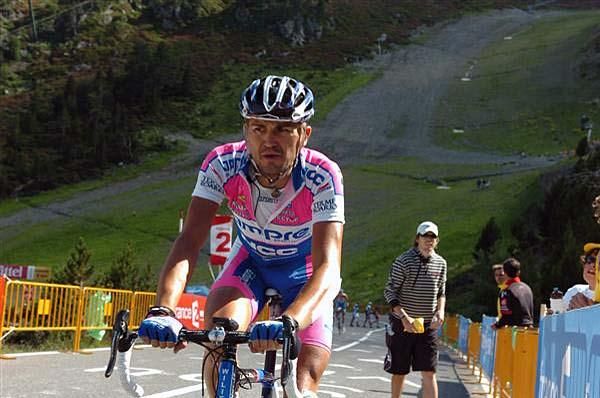 Marzio Bruseghin (Lampre - NGC) on the climb.