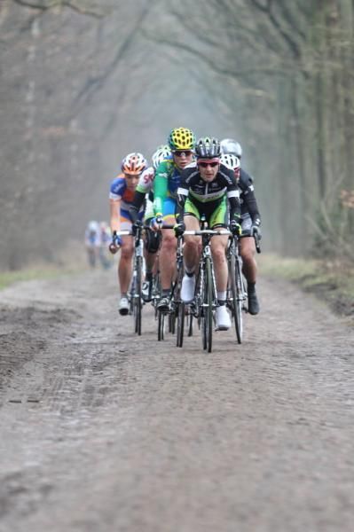 Judith Arndt (GreenEdge-AIS) attacked and split the race on the second cobbled section