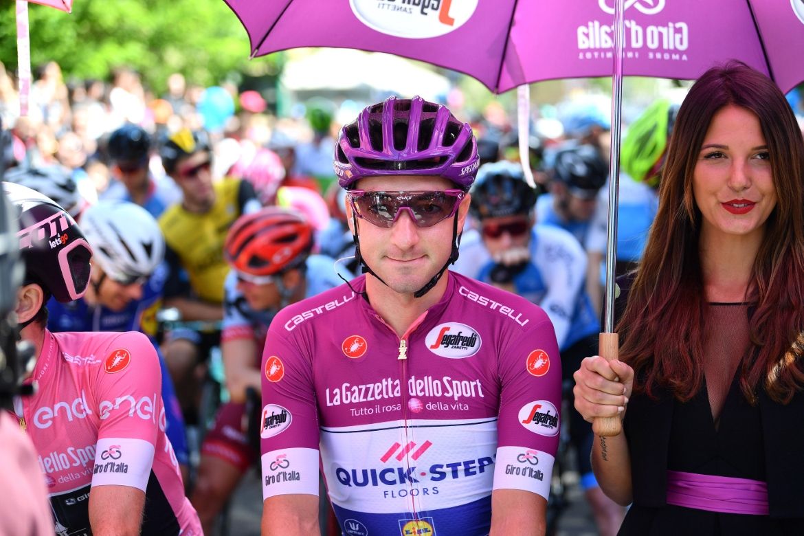 Elia Viviani in the ciclamino jersey
