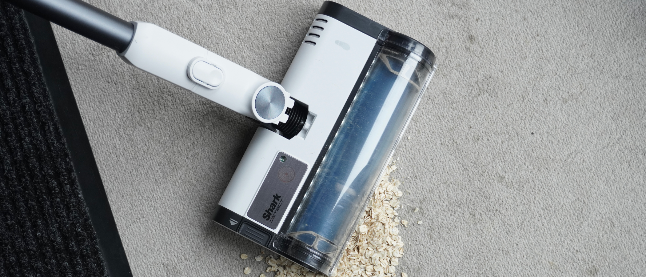Shark Detect Clean &amp; Empty IW4621UKT vacuum cleaner in a home setting.