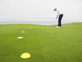 Ben Emerson demonstrating the gate drill to practice start line while putting