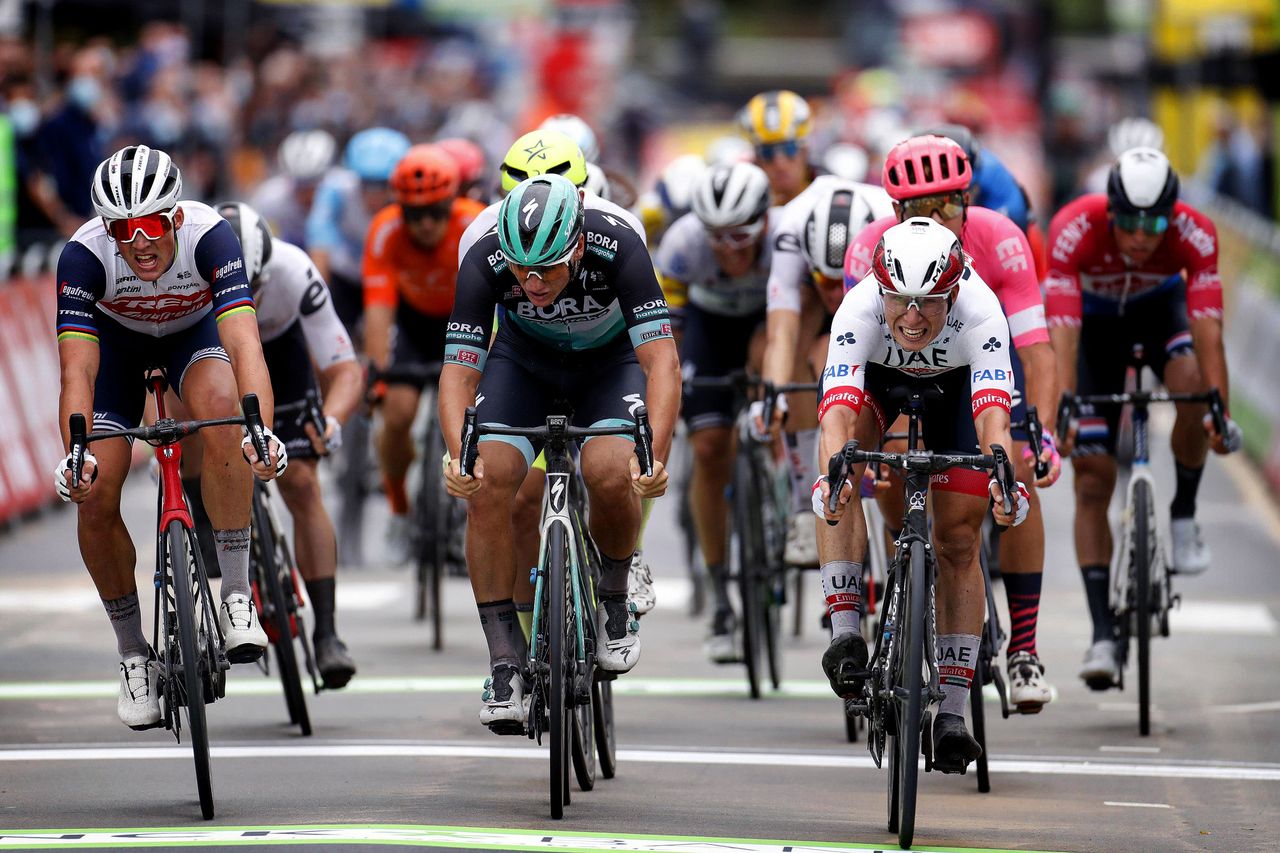 BinckBank Tour 2020 - 16th Edition - 1st stage Blankenberge - Ardooie 132,1 km - 29/09/2020 - Mads Pedersen (DEN - Trek - Segafredo) - Pascal Ackermann (GER - Bora - Hansgrohe) - Jasper Philipsen (BEL - UAE - Team Emirates) - photo Tim van Wichelen/CV/BettiniPhoto&Acirc;&copy;2020
