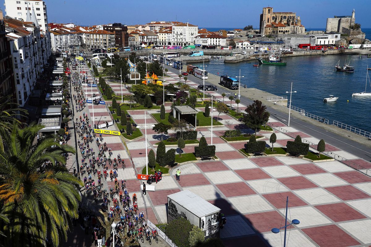 Vuelta Espana 2020 - 75th Edition - 10th stage Castro Urdiales - Suances 185 km - 30/10/2020 - Scenery - Start - photo Luis Angel Gomez/BettiniPhoto&Acirc;&copy;2020