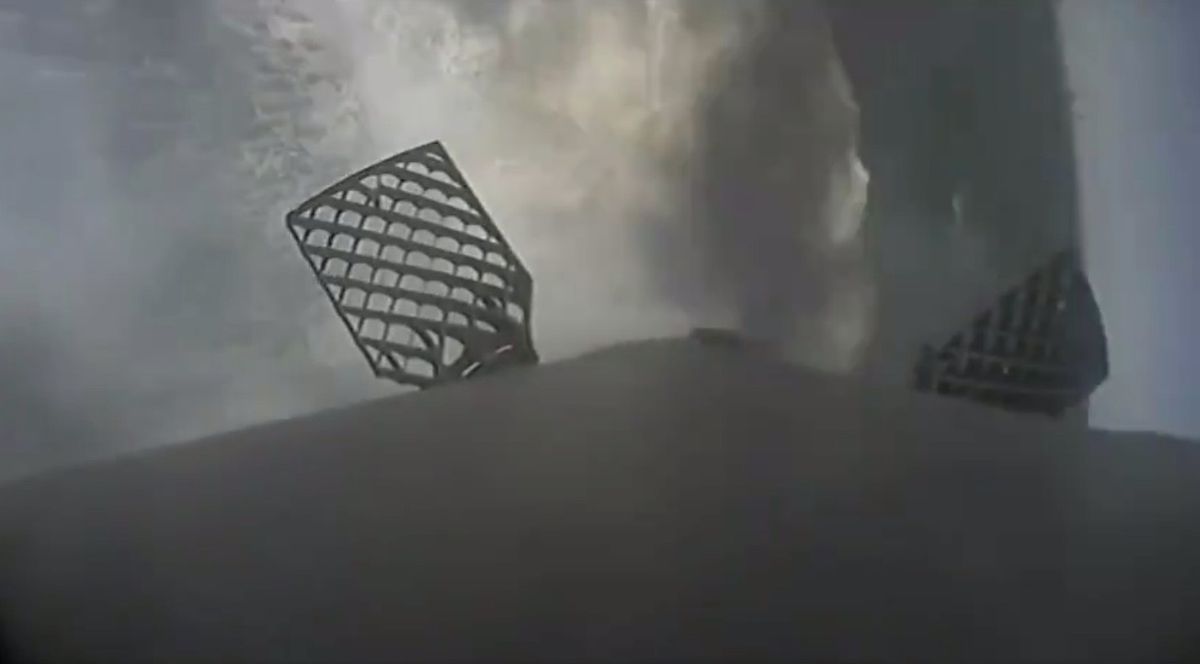 Watch This SpaceX Rocket Splash Down During Failed Landing Attempt