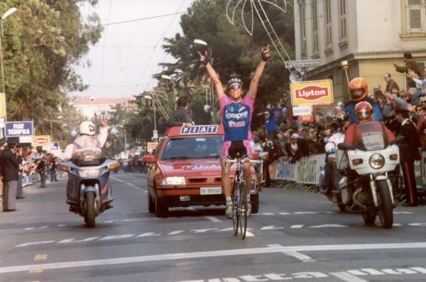 Maurizio Fondriest (Lampre - Polti) takes home the 1993 Milan-San Remo.