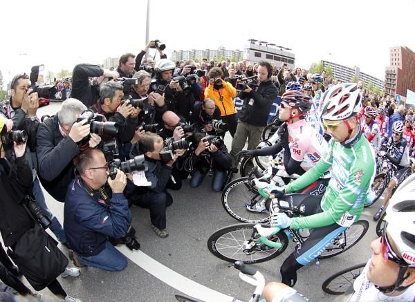 The photographers crowd in to get the shot of the jersey holders at the start of stage 3