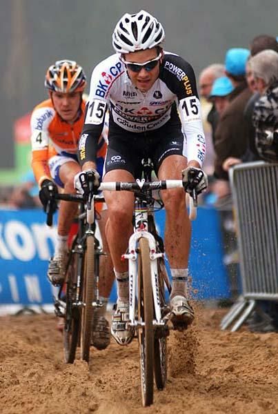 Niels Albert (BKCP Powerplus) pushes through a sandy section.
