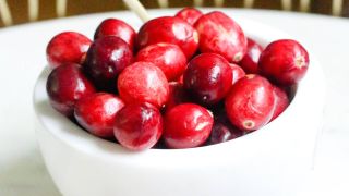 Christmas foods for sleep: cranberries