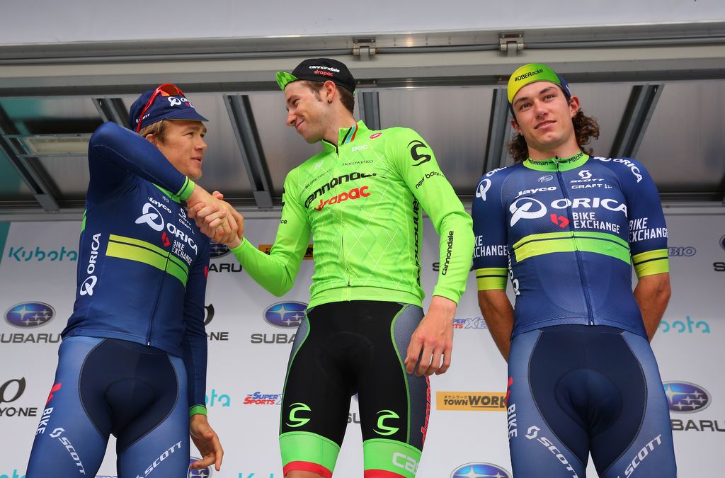Handshakes on the podium for Davide Villella (Cannondale-Drapac)