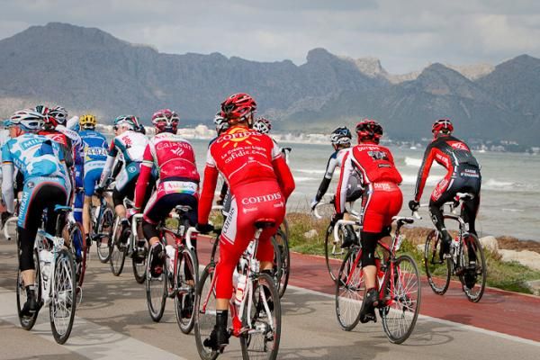 The riders didn't get much time to appreciate the beautiful north coast of Mallorca, as they were nearing the mountains in just a few kms.