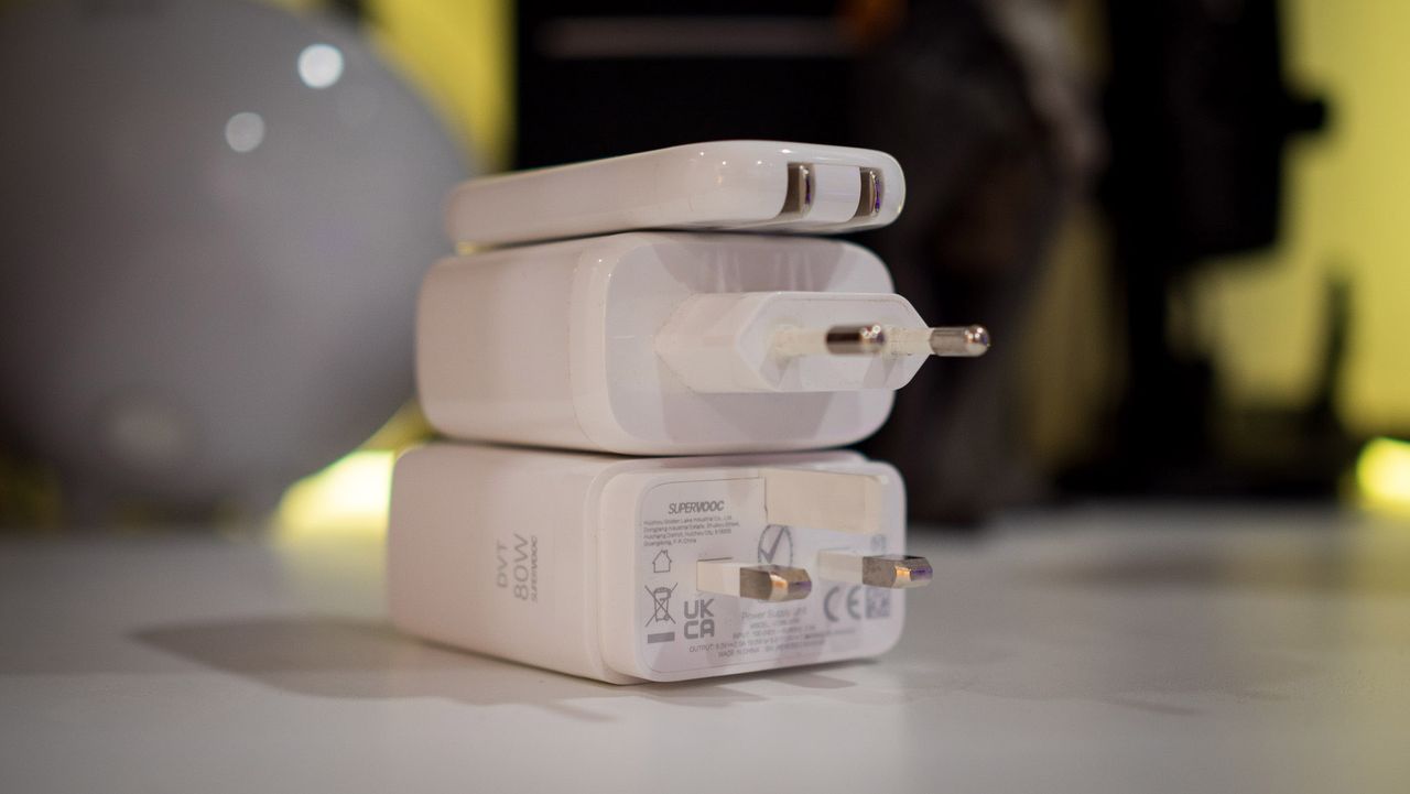 OPPO 50W mini SuperVOOC charger