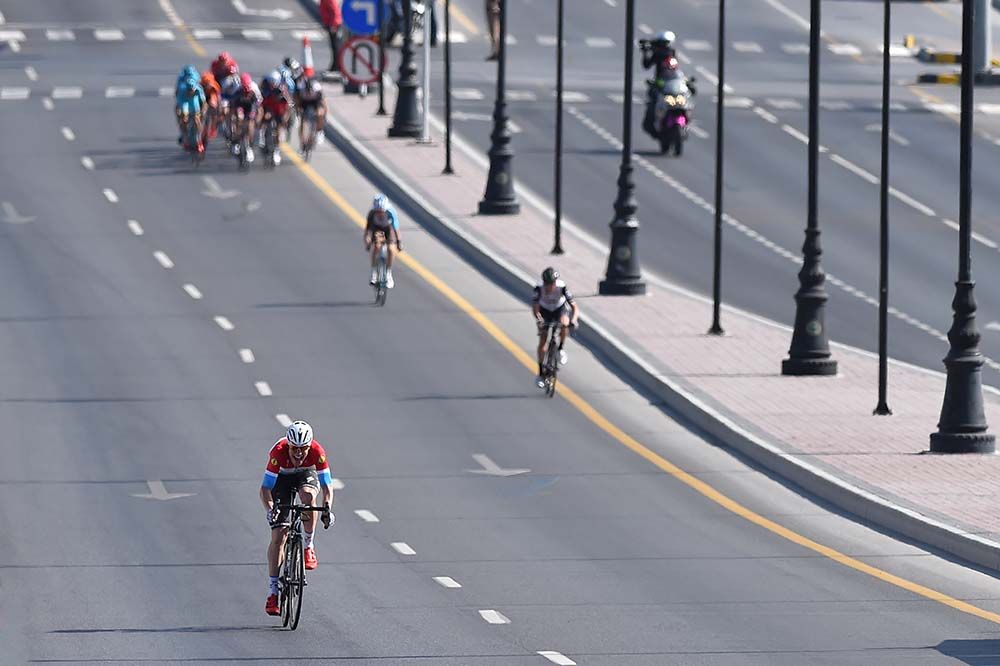 Bob Jungels (Etixx-QuickStep) gives it everything to stay away