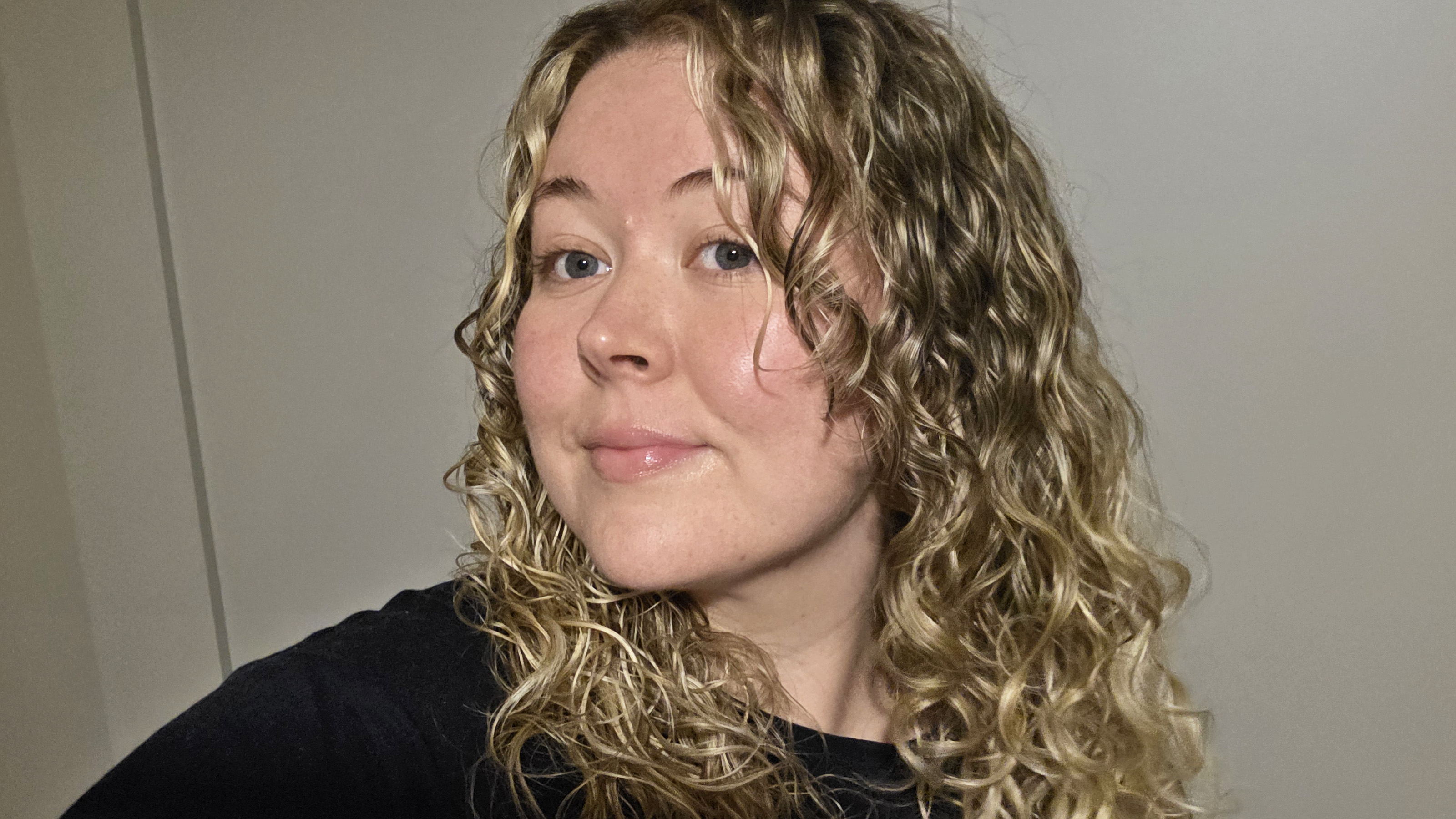 Hair after drying with the Shark Glam diffuser