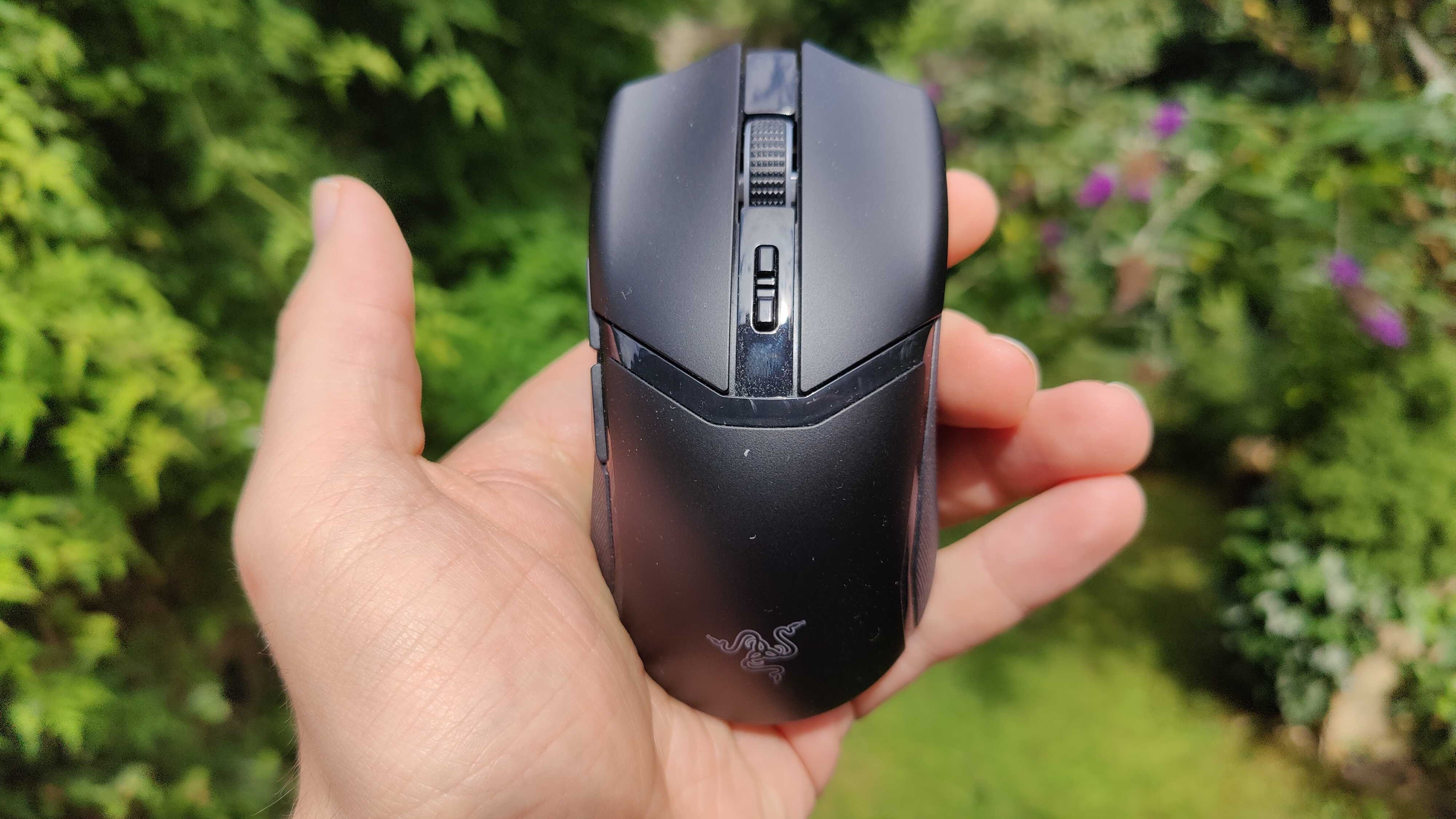 Razer Cobra Pro, a wireless mouse in the wild