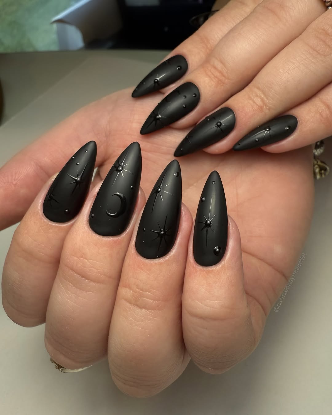 black halloween nail art