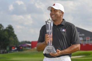 Jhonattan Vegas holds the 3M Open trophy