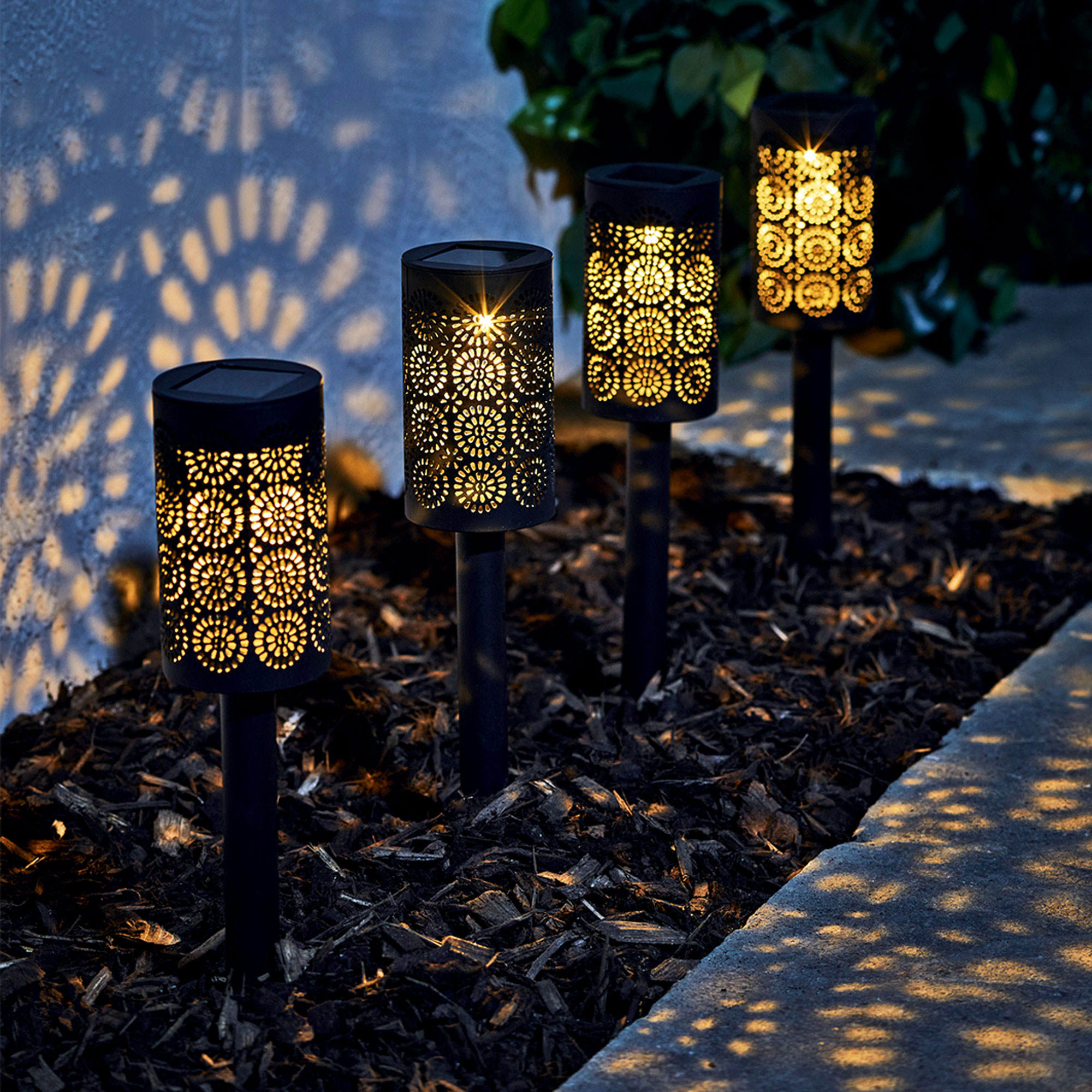 garden edging with black solar stake lights