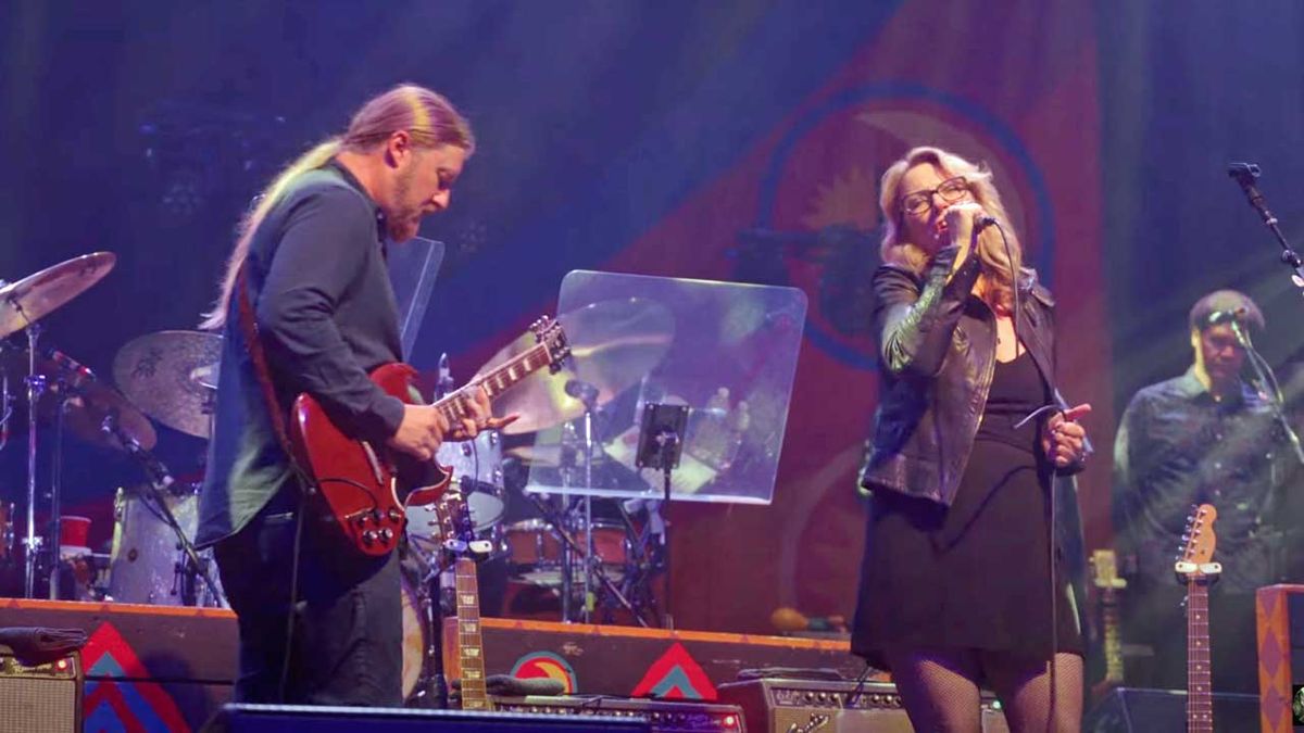 Derek Trucks and Susan Tedeschi onstage