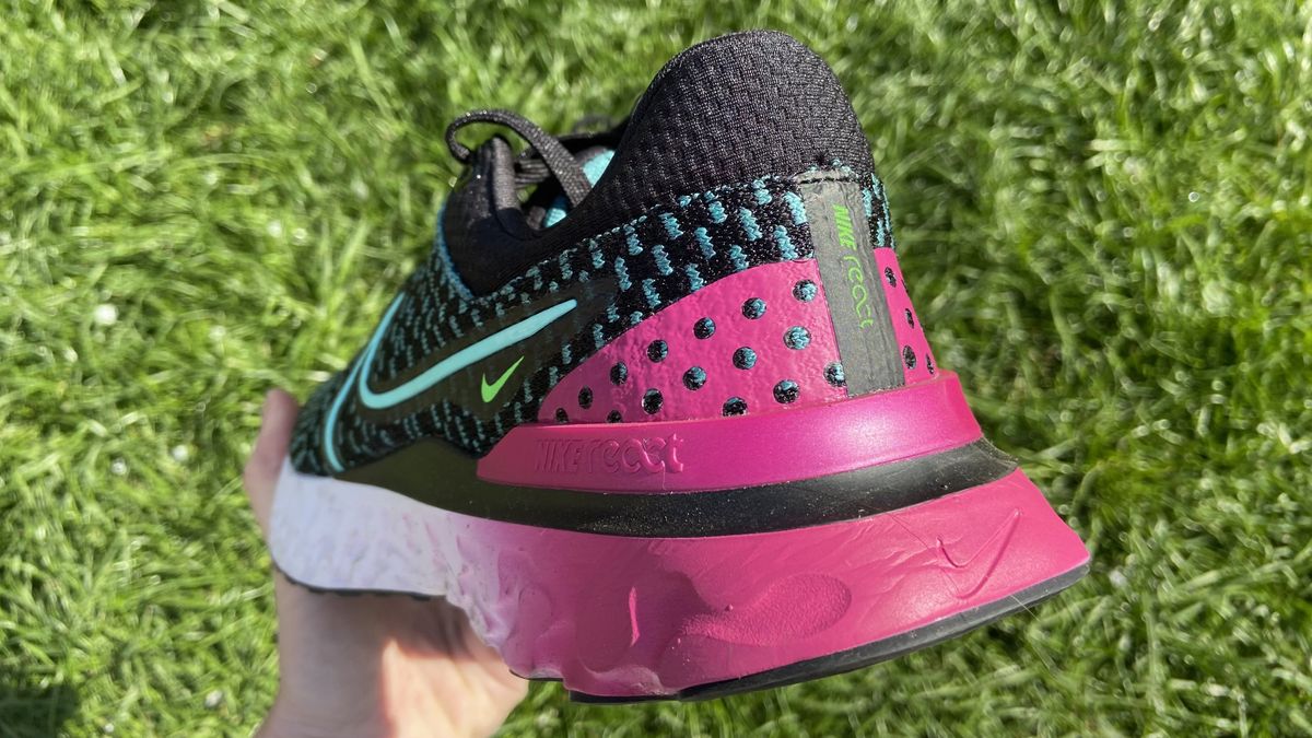 nike reacts blue and black