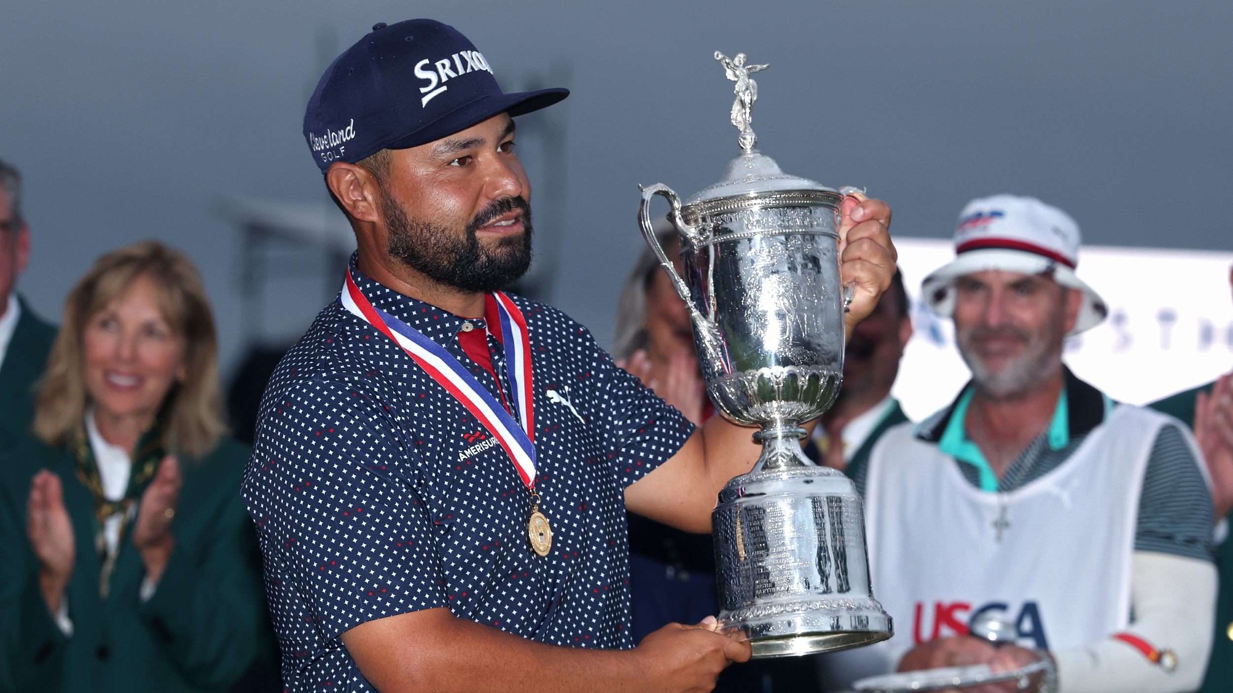 JJ Spaun with the US Open trophy 