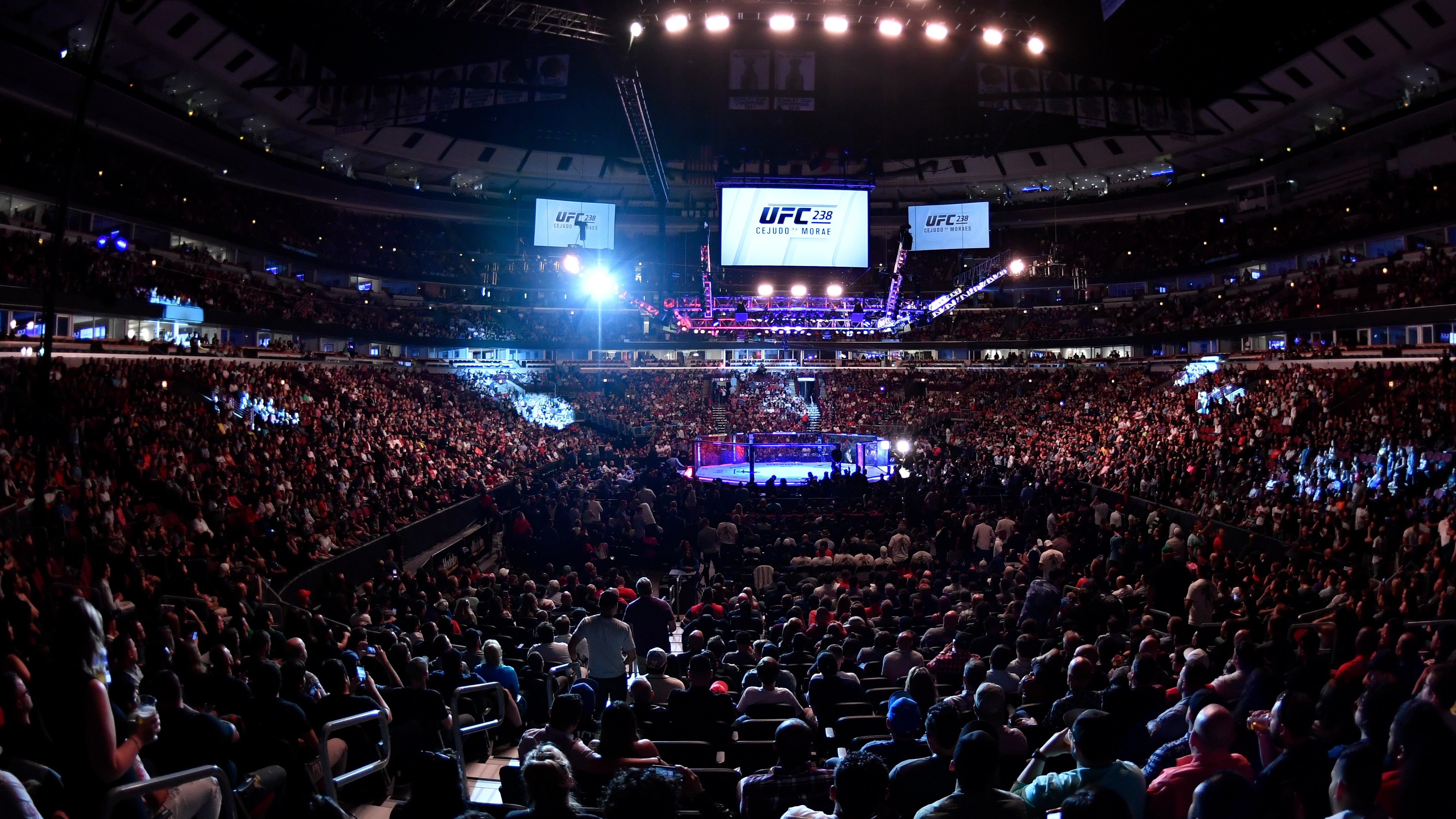 UFC 238, UFC 319, United Centre
