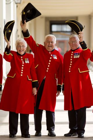 Chelsea Pensioners Toast To The Birth