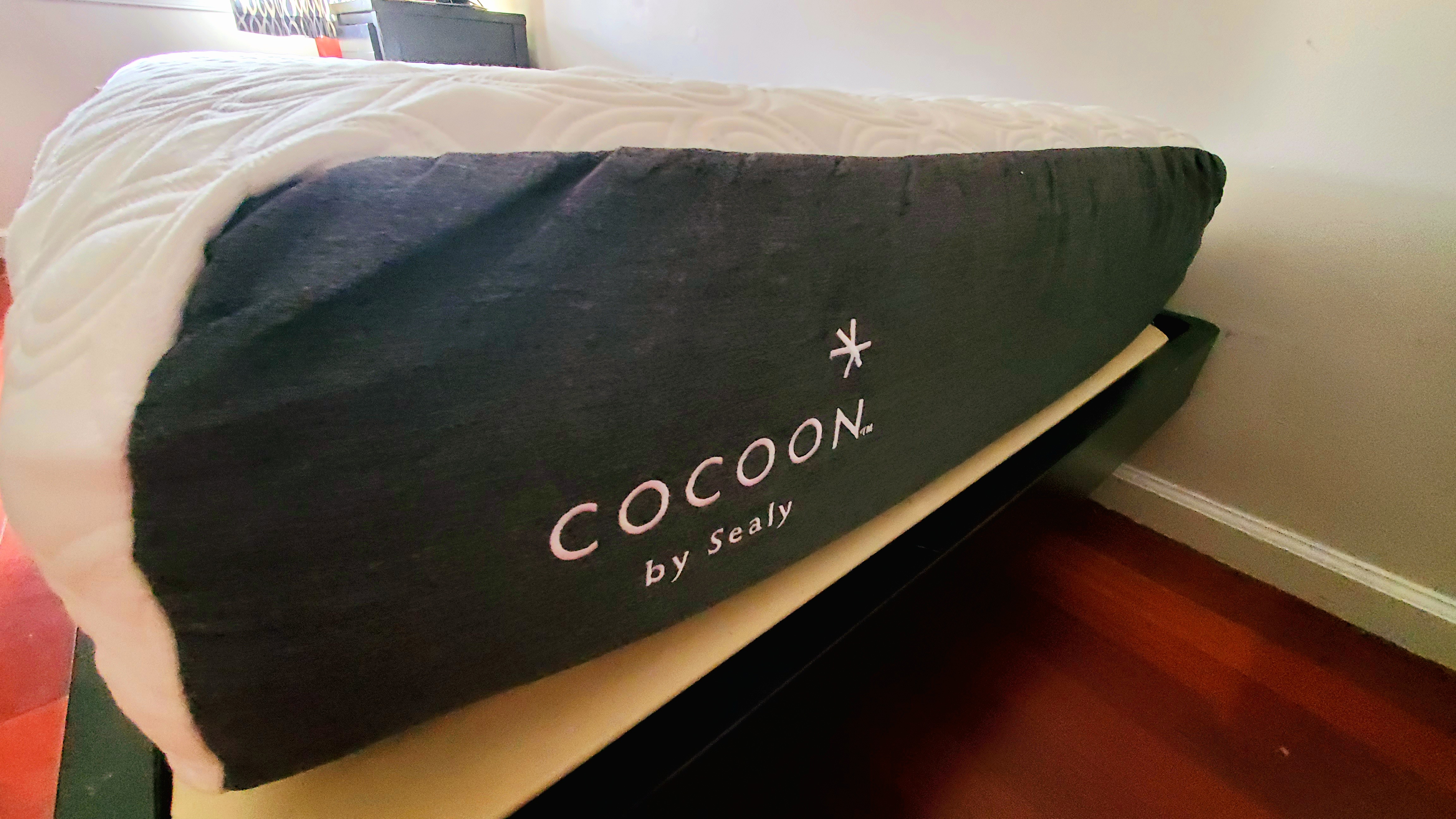 Cocoon by Sealy Chill mattress review, featuring a closeup of the edge of the mattress on a platform bed