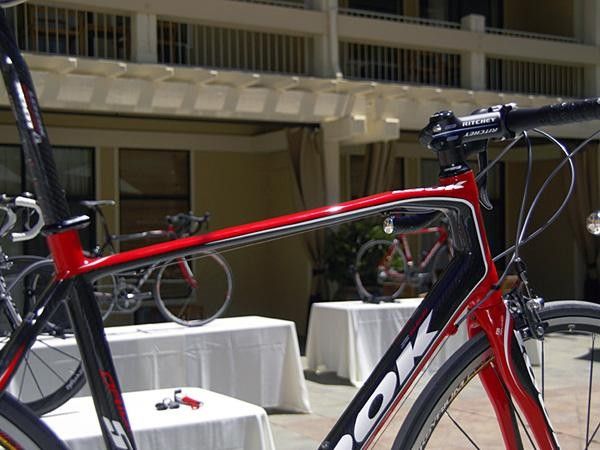 Just as on the 596, the kink in the top tube is mostly for show.