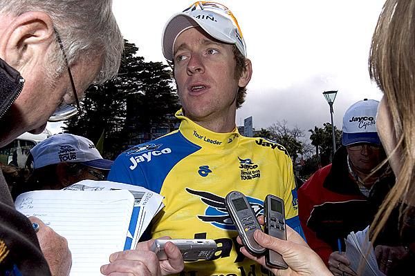 Brad Wiggins (Garmin Slipstream) speaks after the presentations with tour media in Geelong.