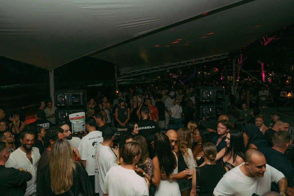 Nightclubs have fun at Morabito Art Villa in Bali.