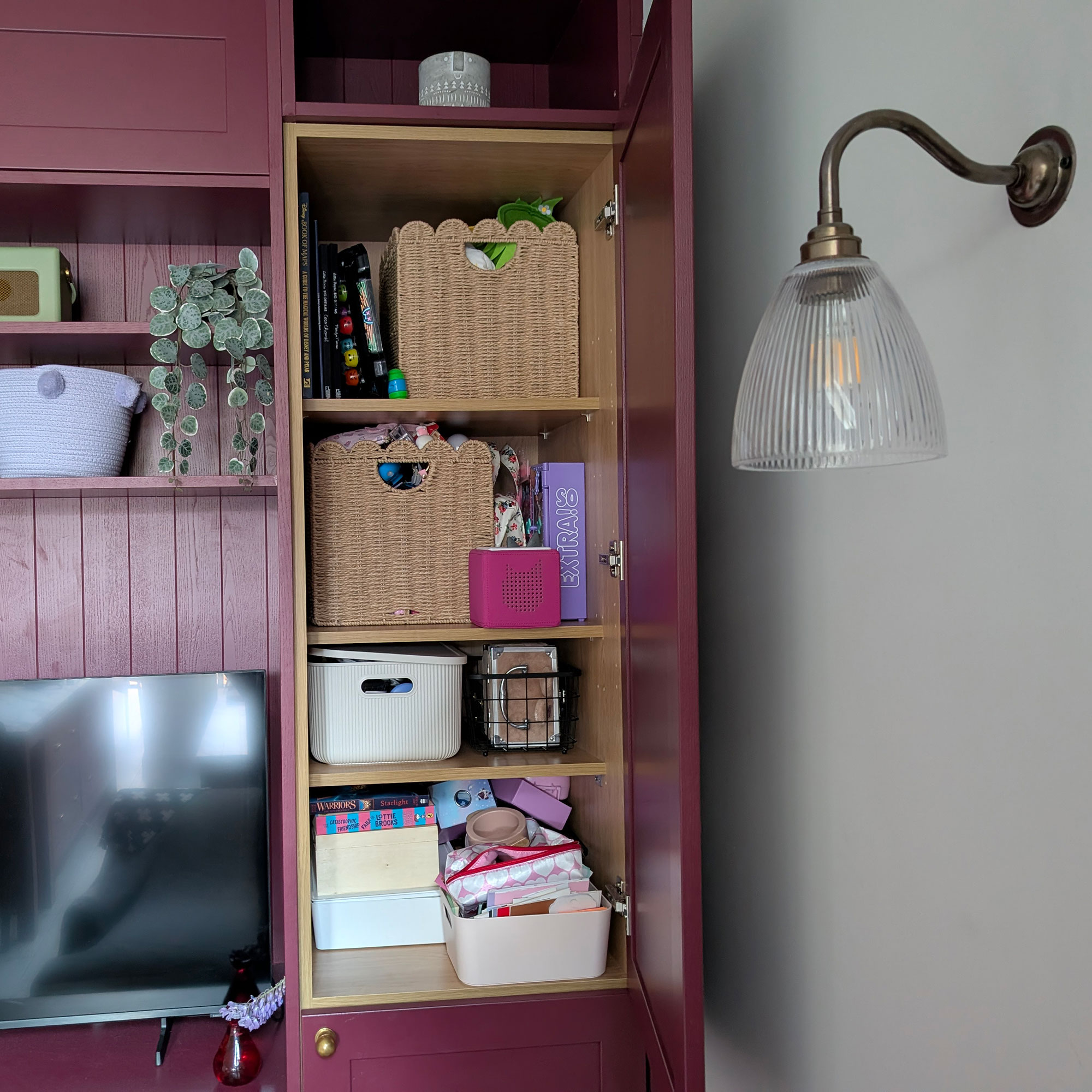 Built-in storage organised with woven, plastic and metal storage boxes and baskets