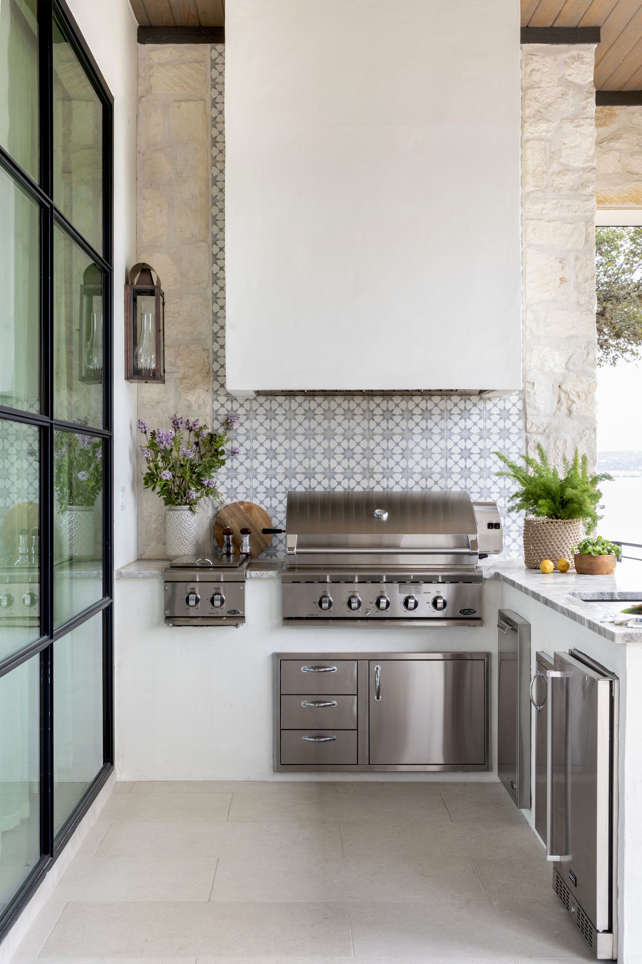 15 Built-In Outdoor Grill Ideas for the Ultimate Hangout | Livingetc