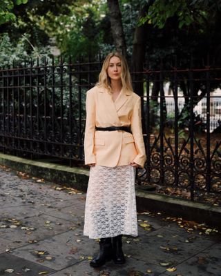 Lace skirt outfits: @chloekathbutler wears a belted blazer with a lace skirt and biker boots