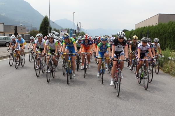 The bunch seemed content to let the break stay away.
