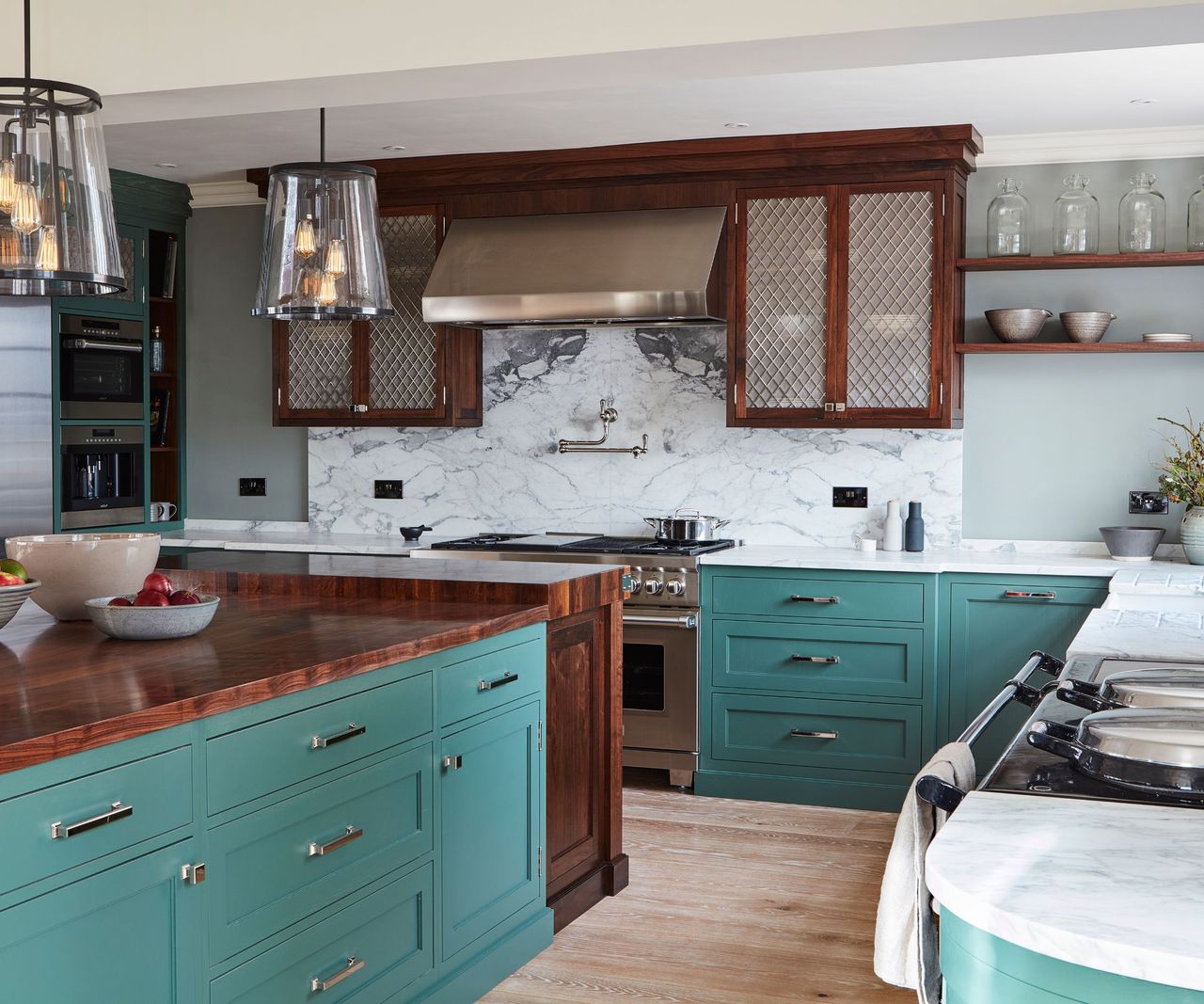 Should you choose two-tone kitchen countertops? | Homes and Gardens