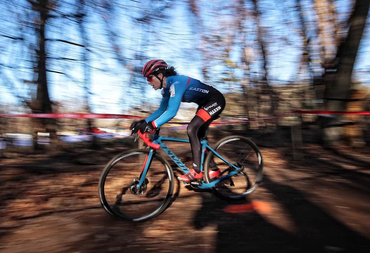 Courteny McFadden (Pivot/Maxxis) ripping through the single track.