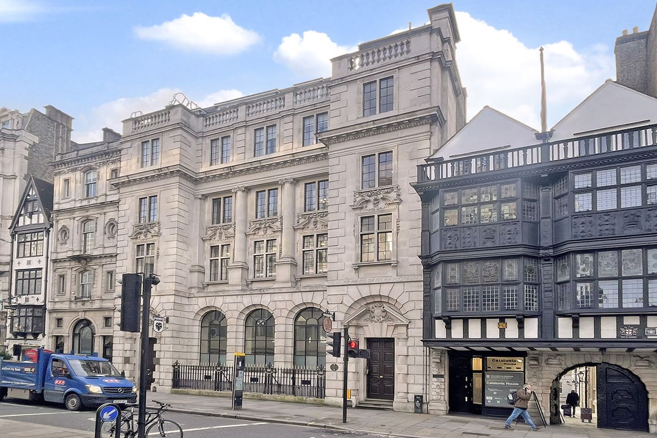 Images of a flat on Fleet Street, London