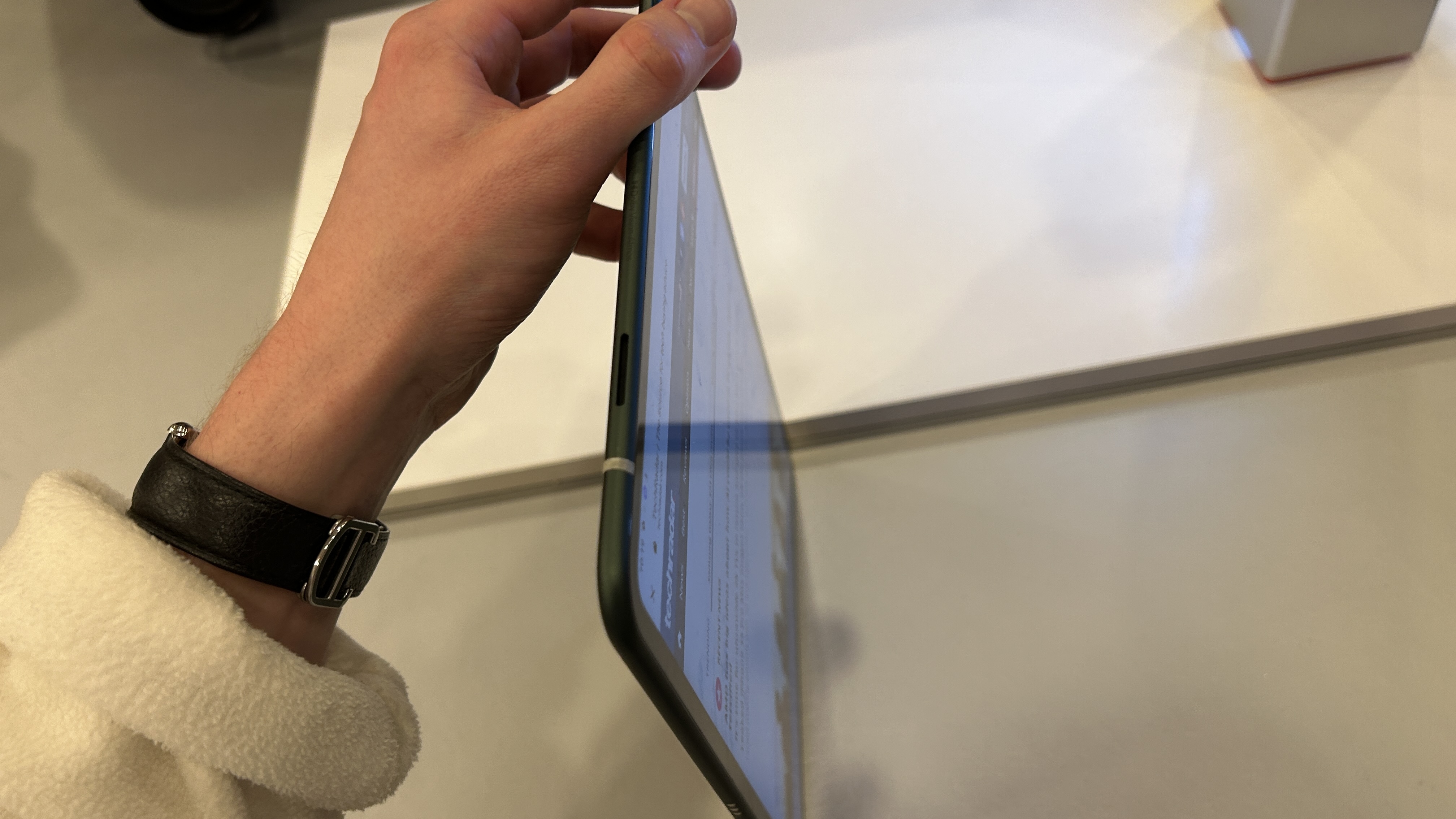 OnePlus Pad side profile