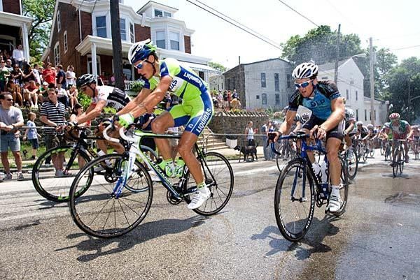 The men's peloton seeks relief from the heat on the Manayunk Wall.