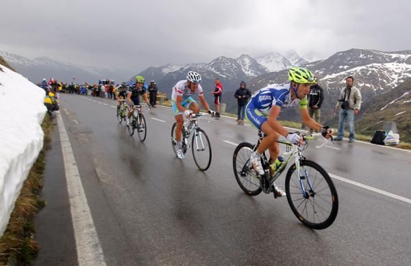 Vincenzo Nibali (Liquigas) suffers on the final climb but moved up to second on GC