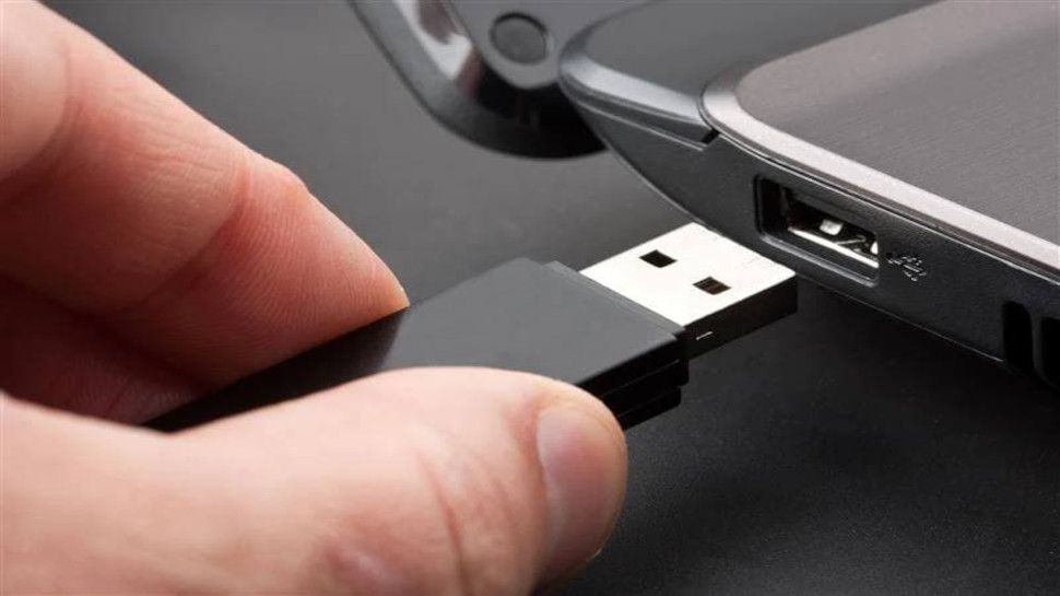 USB flash drive baru ini dapat merusak diri sendiri berdasarkan perintah