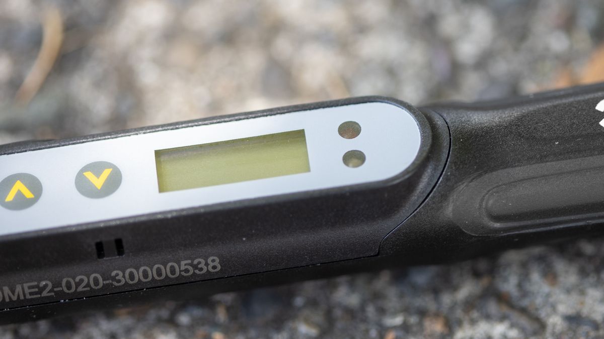 Unior 266b Electronic Torque Wrench showing both the speaker and the lights