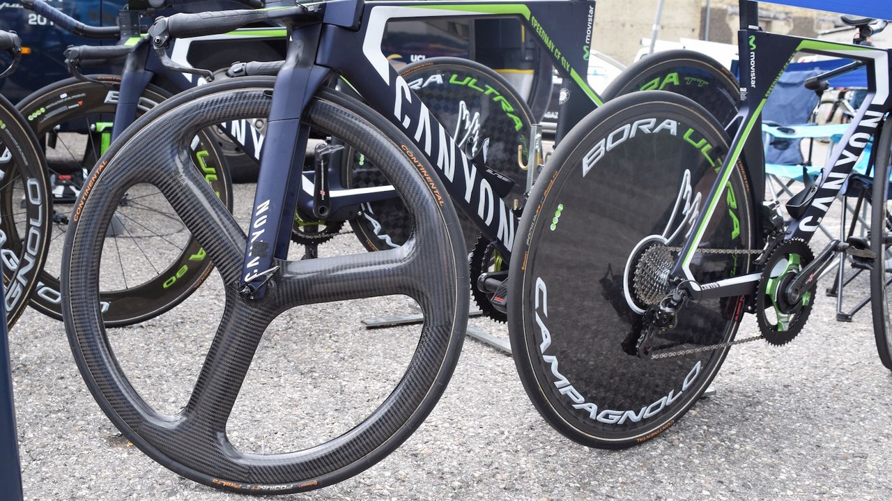 Alejandro Valverde was the only Movistar rider not to run a Campagnolo front wheel and opted for a HED H3
