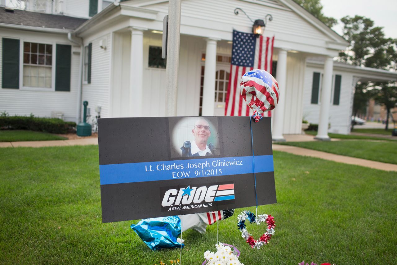 A memorial sign at Gliniewicz&amp;#039;s funeral