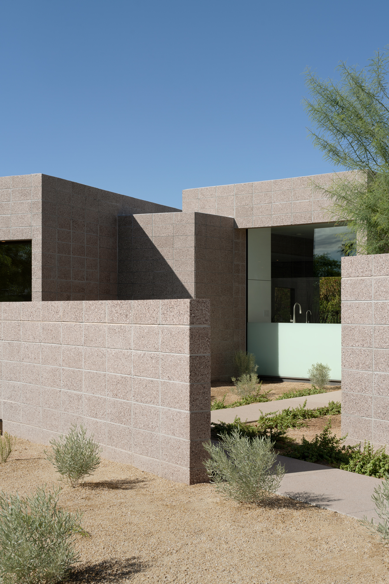 Arizona House by Benjamin Hall, a cubist sculptural and minimalist concrete masonry brick home